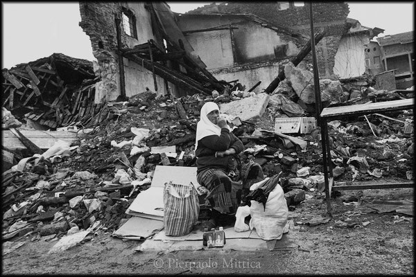 Market, Pec, Kosovo 1999