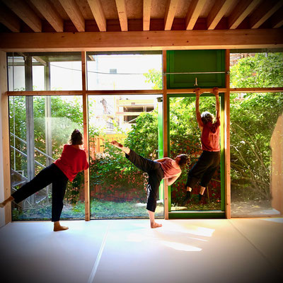 Studio CORPO - Raum für körperzentrierte Arbeit Freiburg - Yoga, Body-Mind Centering®, Mediation, Tanz, Performance, Körperarbeit, somatische Arbeit