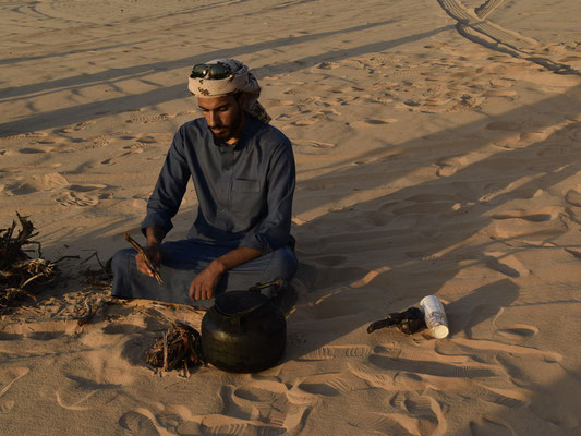 Chauffeur, gids en theemaker, Wadi Rum, Jordanië (2021)