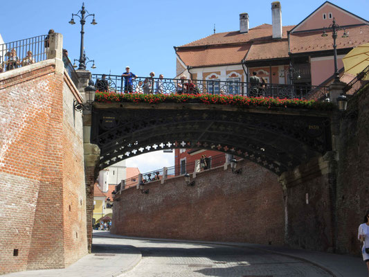 Die Lügenbrücke fällt zusammen, wenn sie ein Lügner betritt. Spricht für die Ehrlichkeit der Menschen in Sibiu