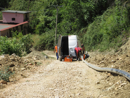 Wasserleitung für dreissig Menschen die  permanent im Dorf leben