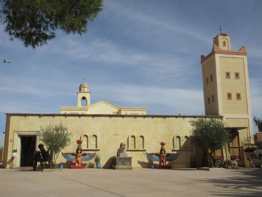 Das Filmmuseum in Ouarzazate, die Kirche ist aus Pappe vom Film Betlehem