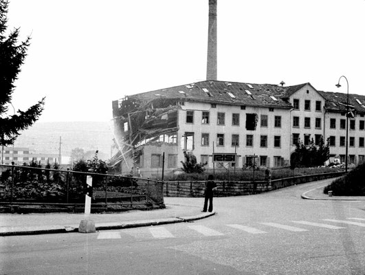 August 1971; Abbruch der Fabrikgebäude Firma Heer an der Mühlebachstrasse / Kichbodenstrasse