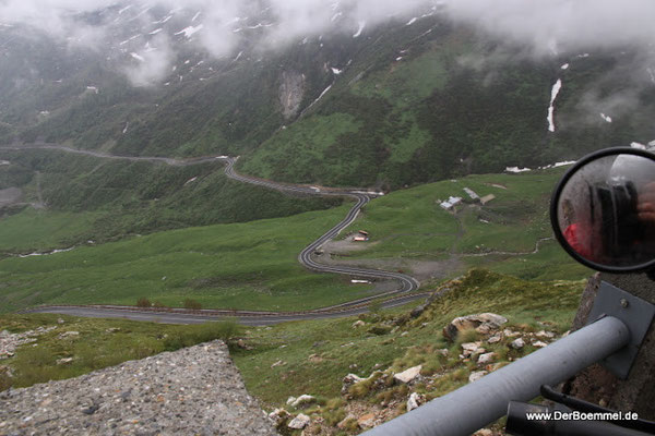 Motorradanhänger in die Alpen
