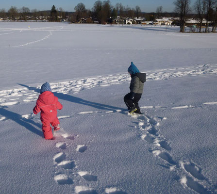 Zwei Zwergerl im Schnee