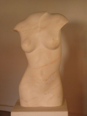 Torso, 2011, Mármore Estremoz Creme, 71 x 40 x 44 cm