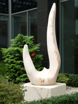 Simpósio, 1999, Marble Estremoz Creme, 260 x 95 x 60 cm