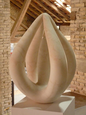 Ohne Titel, 2010, Marmor Estremoz Creme, 70 x 45 x 45 cm