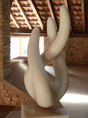 3 Elementos, 2015, Mármore Estremoz Creme, 160 x 40 x 35 cm