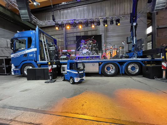 Bühne von Spruchrif auf einer Ladefläche eines LKW am Truckertreff Rheinfelden 2025