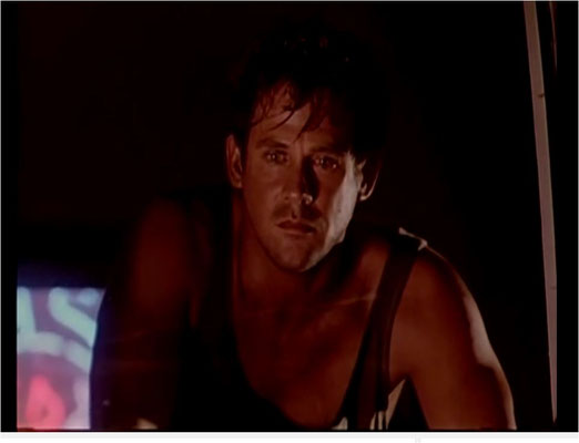 Michael Dudikoff als gescheiterte Ex-Cop. Sicherlich ist dies nicht eine seiner Paraderollen wie etwa American Fighter