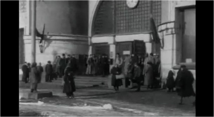 Aelita ist in weiten Teilen auch ein Zeitdokument, dass die Wirren der Revolutionszeit in der frühen Sowjetunion unverblümt zeigt