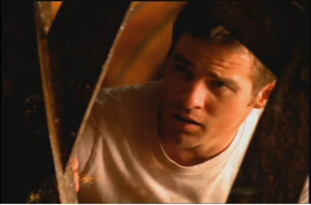 Ben Browder, der zwischen 2005 und 2007 auch in Stargate zu sehen war, übernahm die Hauptrolle in dieser ungewönlichen Space Opera