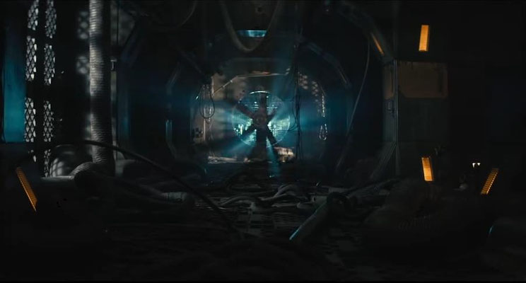 im Film werden typische Versatzstücke des SciFi-Horror Genres präsentiert. Da darf der obligatorische Riesen-Ventilator am Ende eines Ganges nicht fehlen