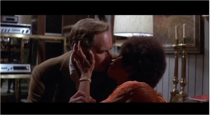 diese Szene könnte, zumindest unbewusst, durch die Star Trek Episode "Platons Stiefkinder" inspiriert worden sein