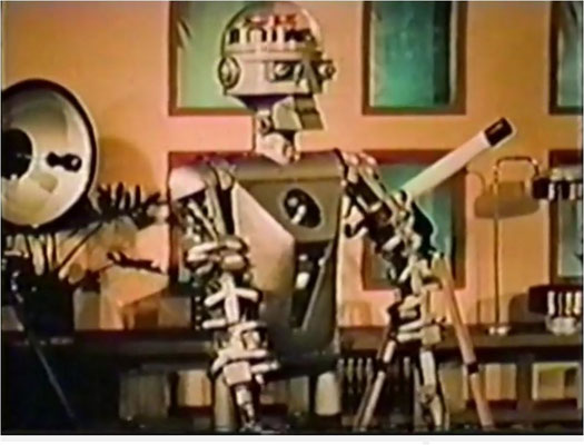 Für die Einleitungen wurden oft möglichst beeindruckend und futuristisch wirkende Maschinen und Gadgets wie dieser 1953 von Harvey G. Chapman Jr. für die Garrett Corporation gebaute experimentelle Roboter vewendet