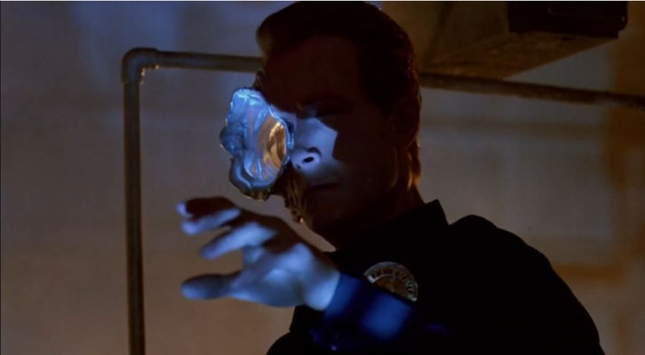 der T-1000 besteht aus einer Flüssigmetall-Legierung mit organischen Komponenten, was ihn fast unzerstörbar macht