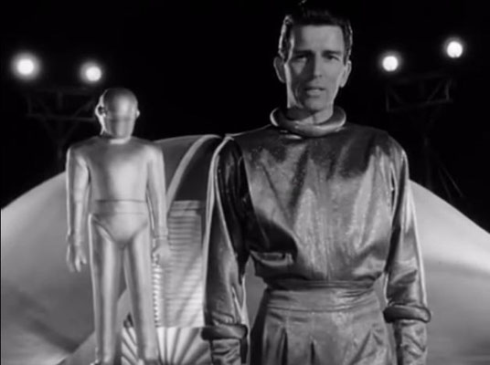 Michael Rennie spielte Klaatu überzeugender, als es Keanu Reeves 57 Jahre später vermochte