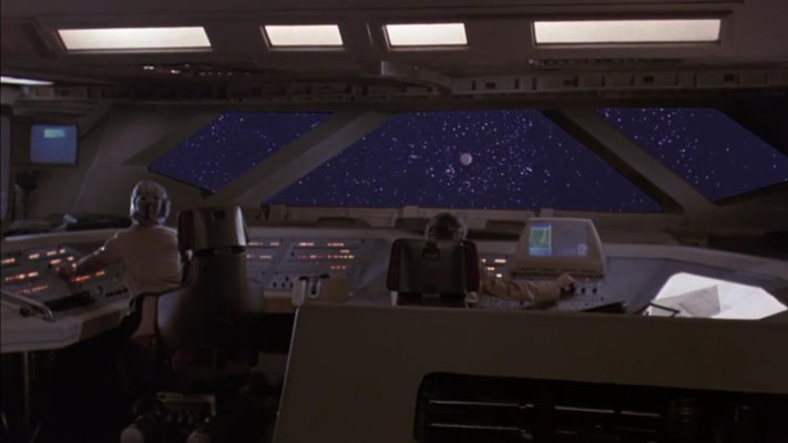 Das Bergungsraumschiff mit seiner zehnköpfigen Crew an Bord erreicht den Planeten MORGANTHUS. Ein Blick auf das Set des Cockpits: was von weitem noch sehr hübsch anzusehen ist, entpuppt sich aus der Nähe oft als eher behelfsmäßig umgesetzt