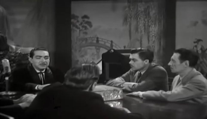 Batman und Robin ist mitten im 2. Weltkrieg entstanden. Es verwundert daher kaum, dass statt einer der üblichen Bösewichte der Comics ein Japaner als Gegenspieler herhalten musste, hier gespielt vom Amerikaner J. Carrol Naish