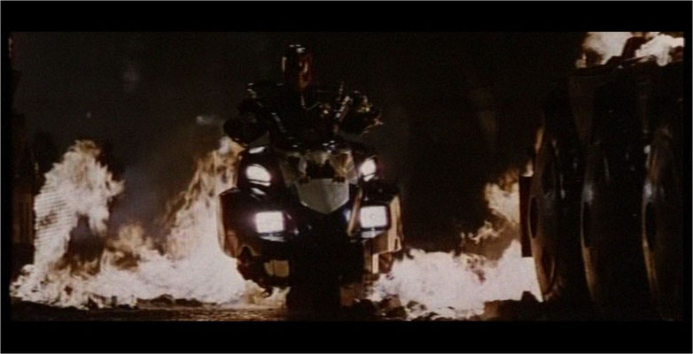 nachdem bis 1995 ca 40 Millionen Judge Dredd Comics über die Ladentheken gegangen waren schien es nur logisch, Judge Dredd zu verfilmen