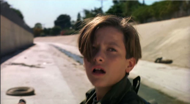 der junge John Connor wird unerbittlich von einem neuen Terminator Modell gejagt: dem T-1000