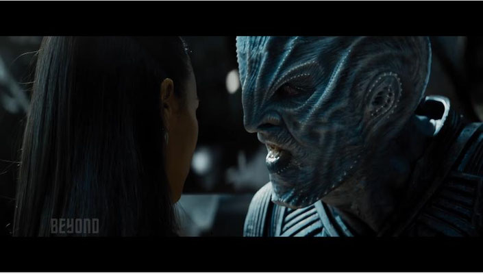 immer wieder fährt Regisseur Justin Lin, wie etwa hier, das Tempo des Streifens herunter, um sich mehr auf die Figuren und ihr Umfeld fokussieren zu können. Hier: die entführte Enterprise Crew wird ihrem vermeintlichen Schicksal zugeführt)