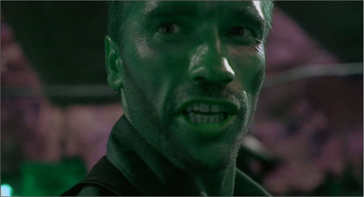 Arnold Schwarzenegger bat die Drehbuchautoren, nach harten Actionszenen hin und wieder etwas Humur einfließen zu lassen. Sprüche wie das hier gesagte "Stick around", nachdem er einen Feind mit einer Machete an eine Wand gespießt hat, wurden eine Art Marke