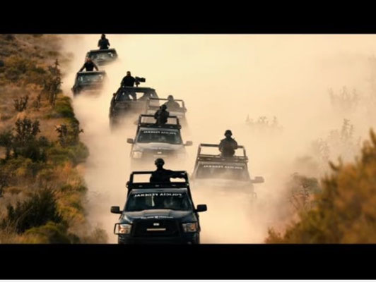 Szenen wie diese muten fast altmodisch an, passen aber hervorragend zum Roadmovie-Style des Films