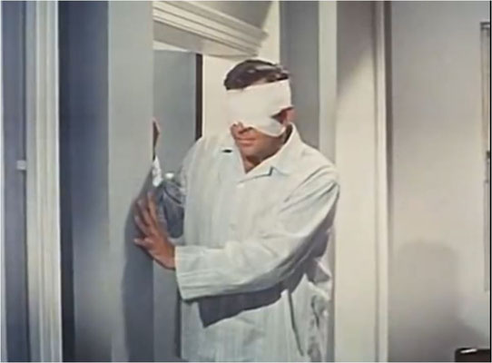 als Ausgangslage wurde ein denkbar einfaches Szenario geschaffen: ein Großteil der Menschheit erblindet, nur einige wenige, wie der Matrose Bill Masen (Howard Keel), haben mehr Glüc