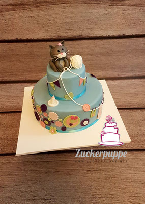 Kätzchentorte mit Babykleidchen zur Babyparty von Sina