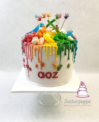 Regenbogen-Dripcake mit vielen Süssigkeiten als Dankeschön für die Sozialarbeiter vom aoz