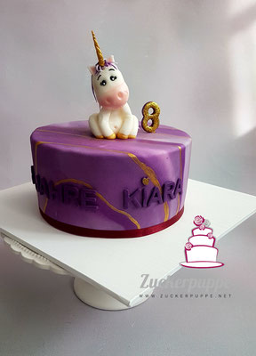 Einhorn Torte mit Violett, Gold und Glitzer zum 8. Geburtstag von Kiara