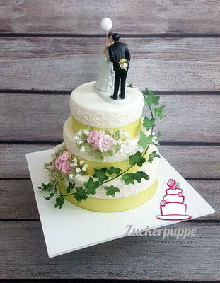 Handmodellierte Efeuranke, rosa Rosen, Schleierkraut und Hortensien zur Hochzeit Von Jessica und Roland