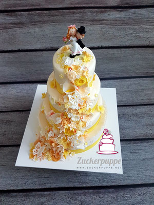 Blütenfluss - Torte in Gelb - Orange zur Hochzeit von Andrea und Roman