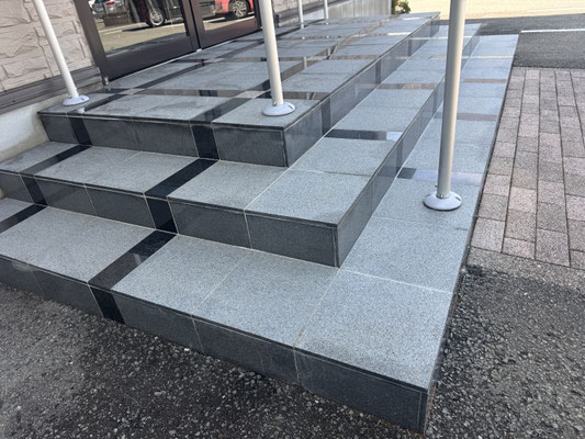 DIYで高圧洗浄してもとれなかったみたいですが、専門業者の薬品使用で落ちました。
