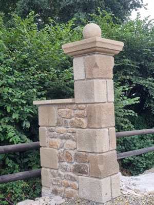 Pilier granit avec chapeau boule granit 