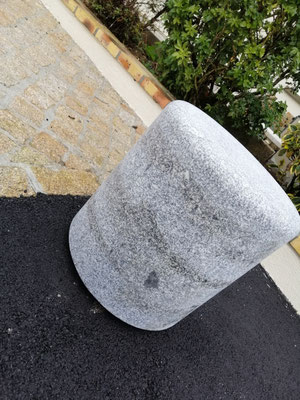 borne granit