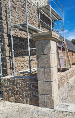 Pilier granit et chapeau granit vieilli