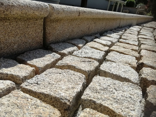 Marche granit  avec nez de marche arrondie 