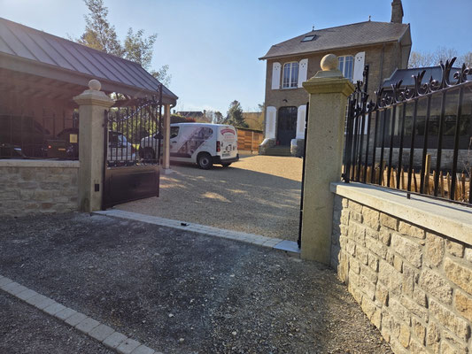 Pilier granit aménagement extérieur 