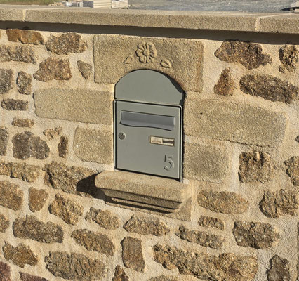Niche pour boite a lettre linteau jambage granit 