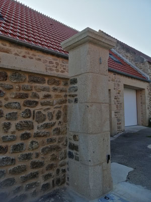 Pilier en granit jaune 50x50 