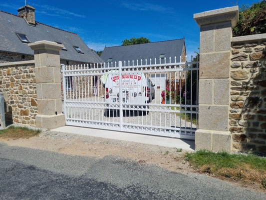 Piliers d'entrée en granit jaune 