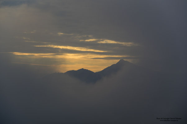 Berggipfel im Nebel
