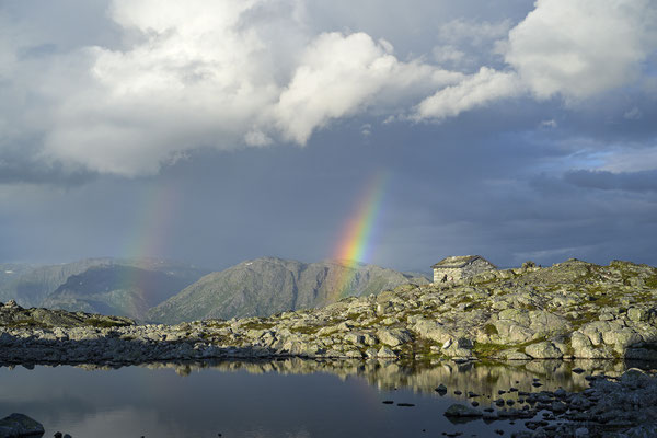 Regenbogen am Gipfel des Molden
