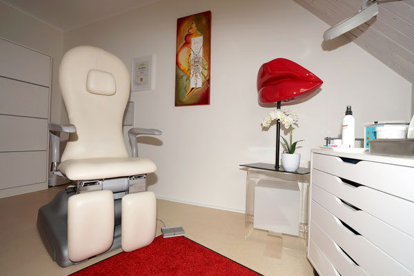 Kosmetische Fusspflege und Massage Aloha