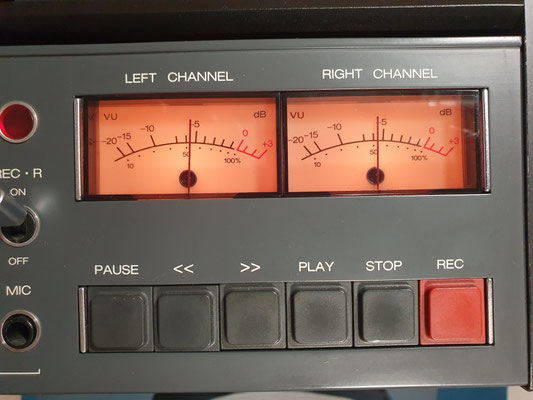 VU-Meter bei der Wiedergabe während der Aufnahme (Hinterbandkontrolle bei 1kHz Signalton) 