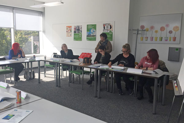 Gruppenarbeit und Austausch im Rahmen des Workshops mit Blick aus dem Fenster