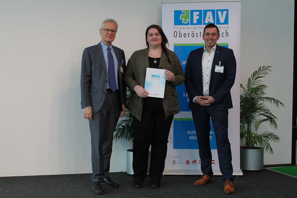 Foto zur Auszeichnung mit Vorstandsmitgliedern